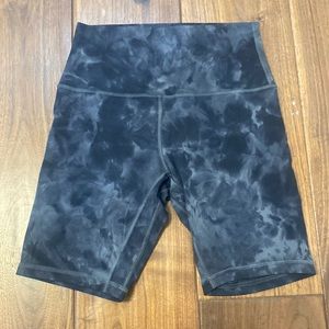 Gray and black tie-dye biker shorts